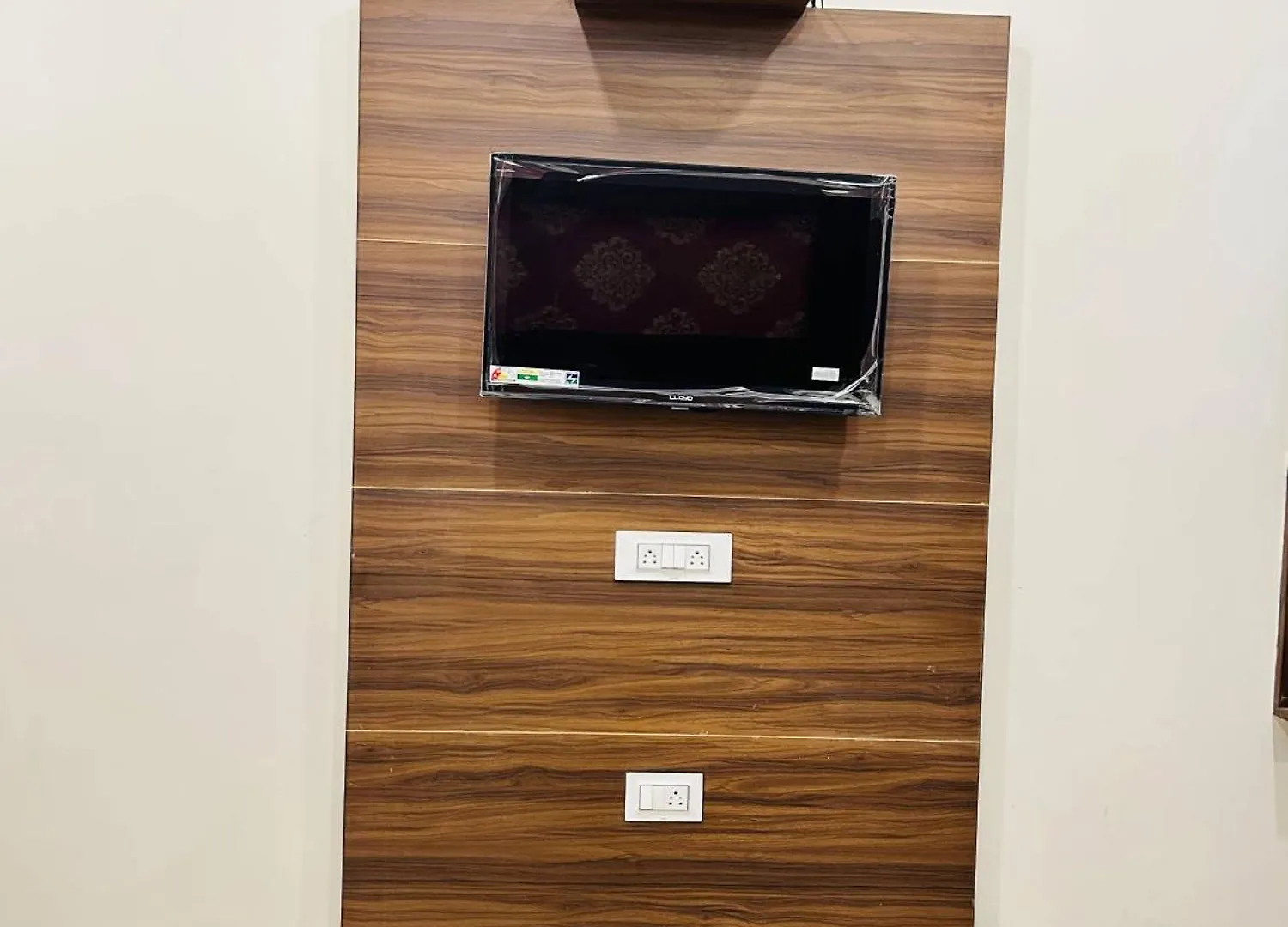 Hotel Woodlark Zirakpur Chandigarh !! Top Rated & Most Awarded Properties In Tricity !!