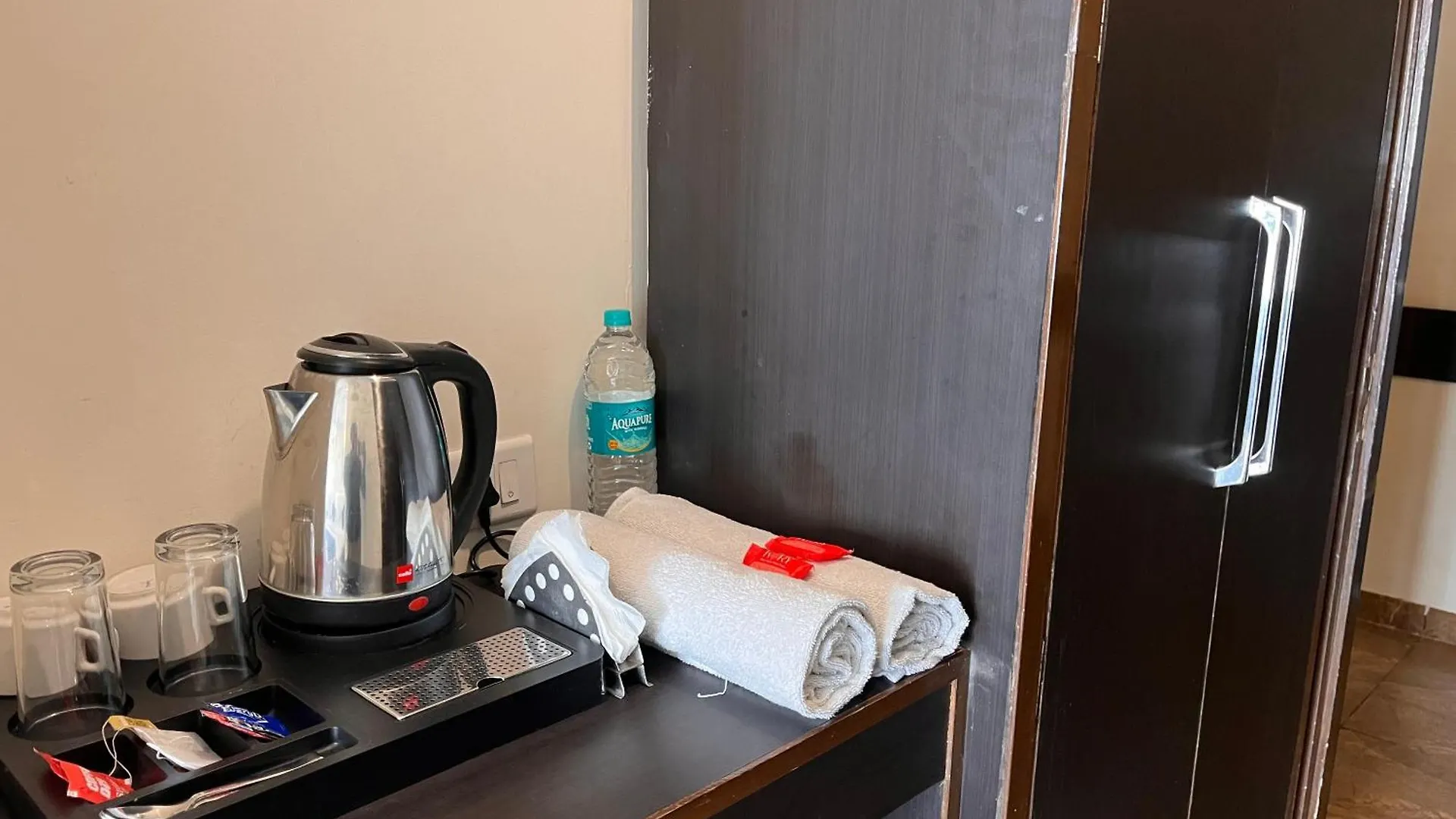 Hotel Woodlark Zirakpur Chandigarh !! Top Rated & Most Awarded Properties In Tricity !!