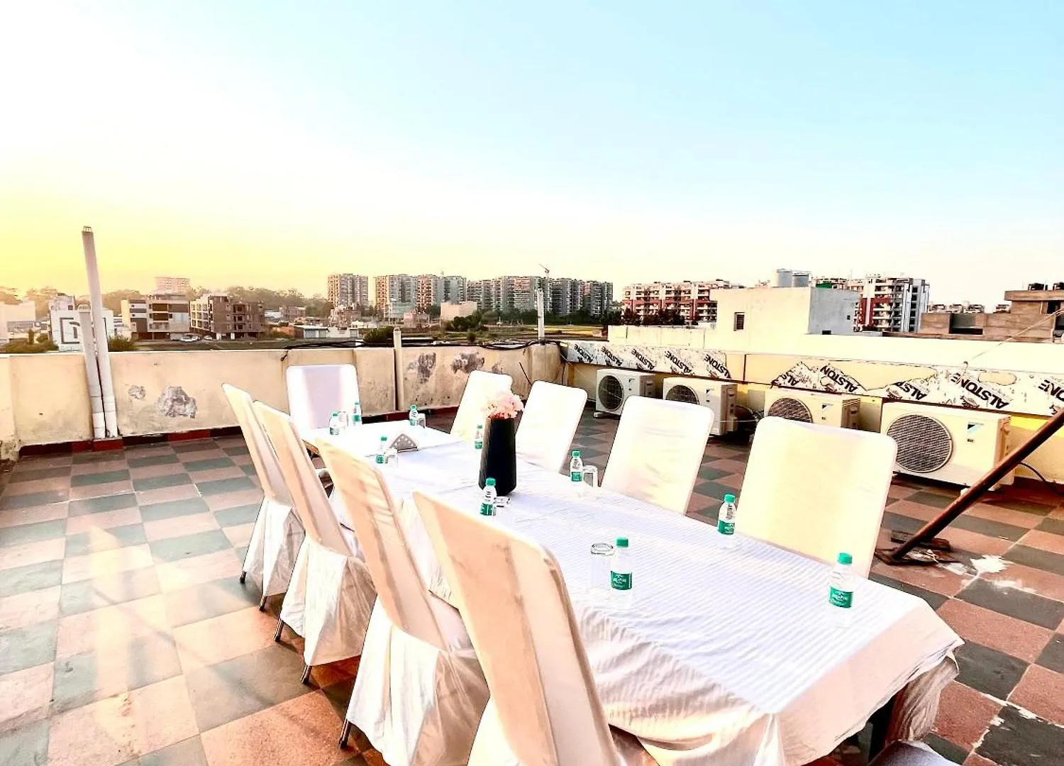 Hotel Woodlark Zirakpur Chandigarh !! Top Rated & Most Awarded Properties In Tricity !! 4*,