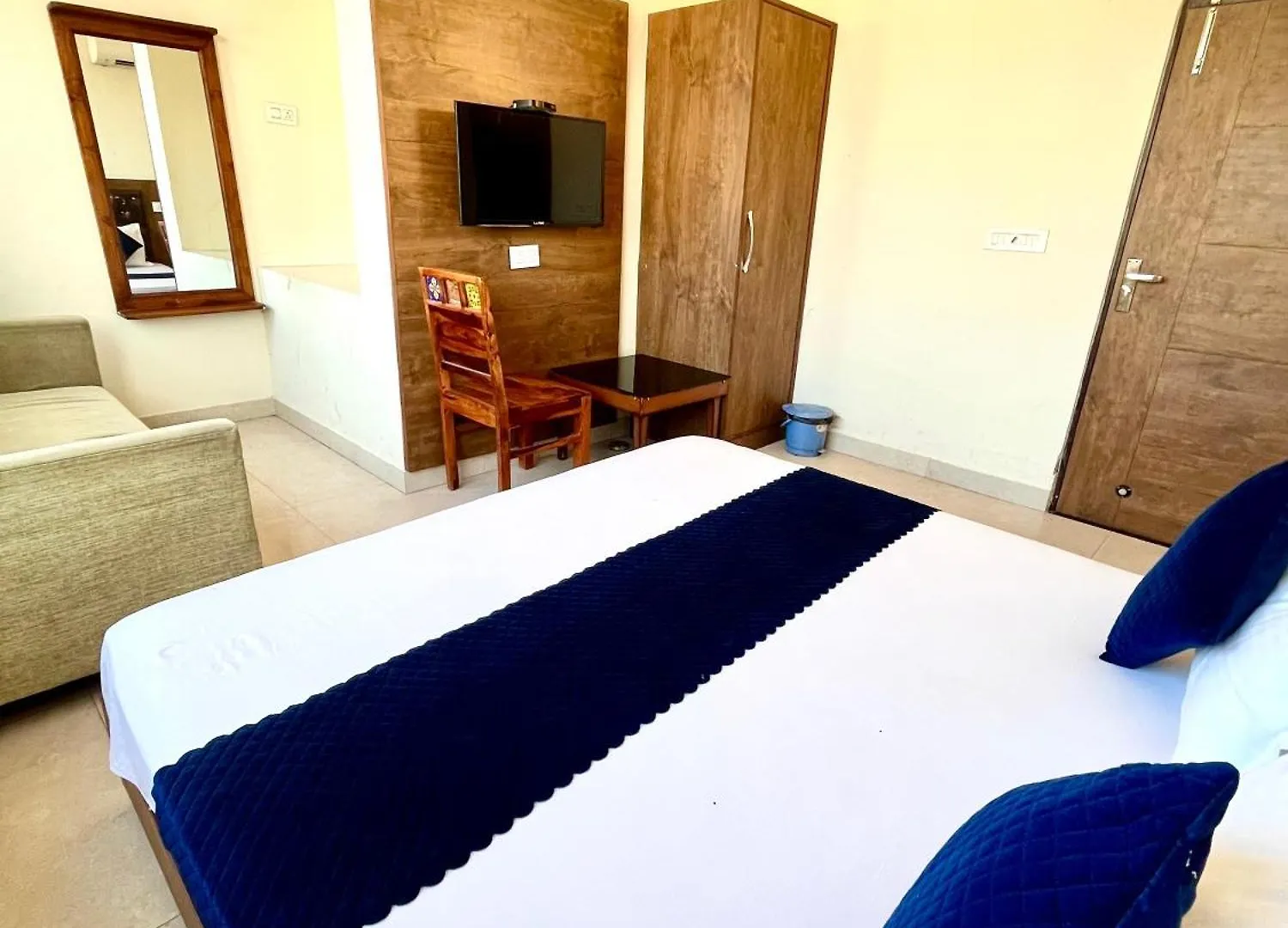 Hotel Woodlark Zirakpur Chandigarh !! Top Rated & Most Awarded Properties In Tricity !!