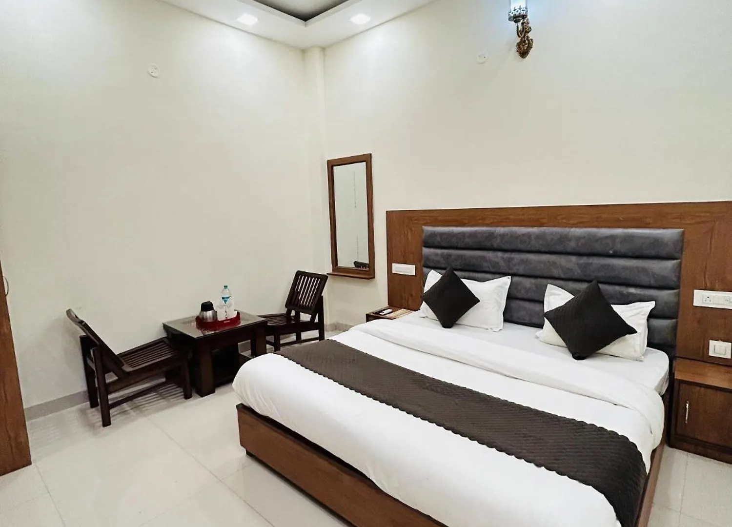 Hotel Woodlark Zirakpur Chandigarh !! Top Rated & Most Awarded Properties In Tricity !!