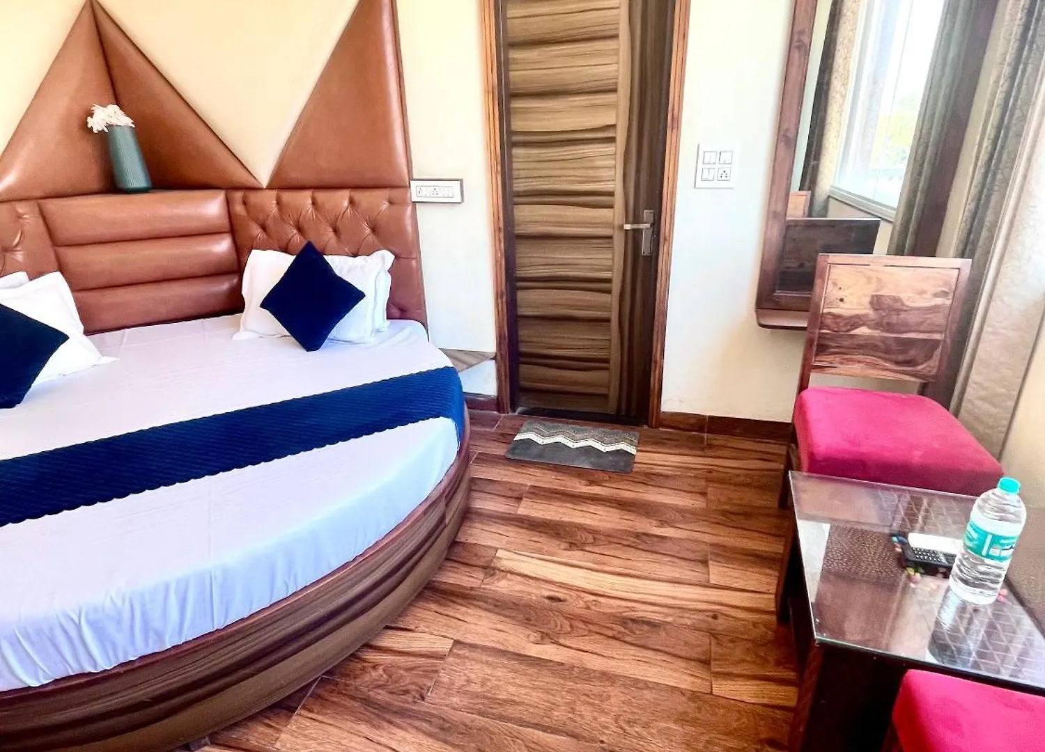 Hotel Woodlark Zirakpur Chandigarh !! Top Rated & Most Awarded Properties In Tricity !! India