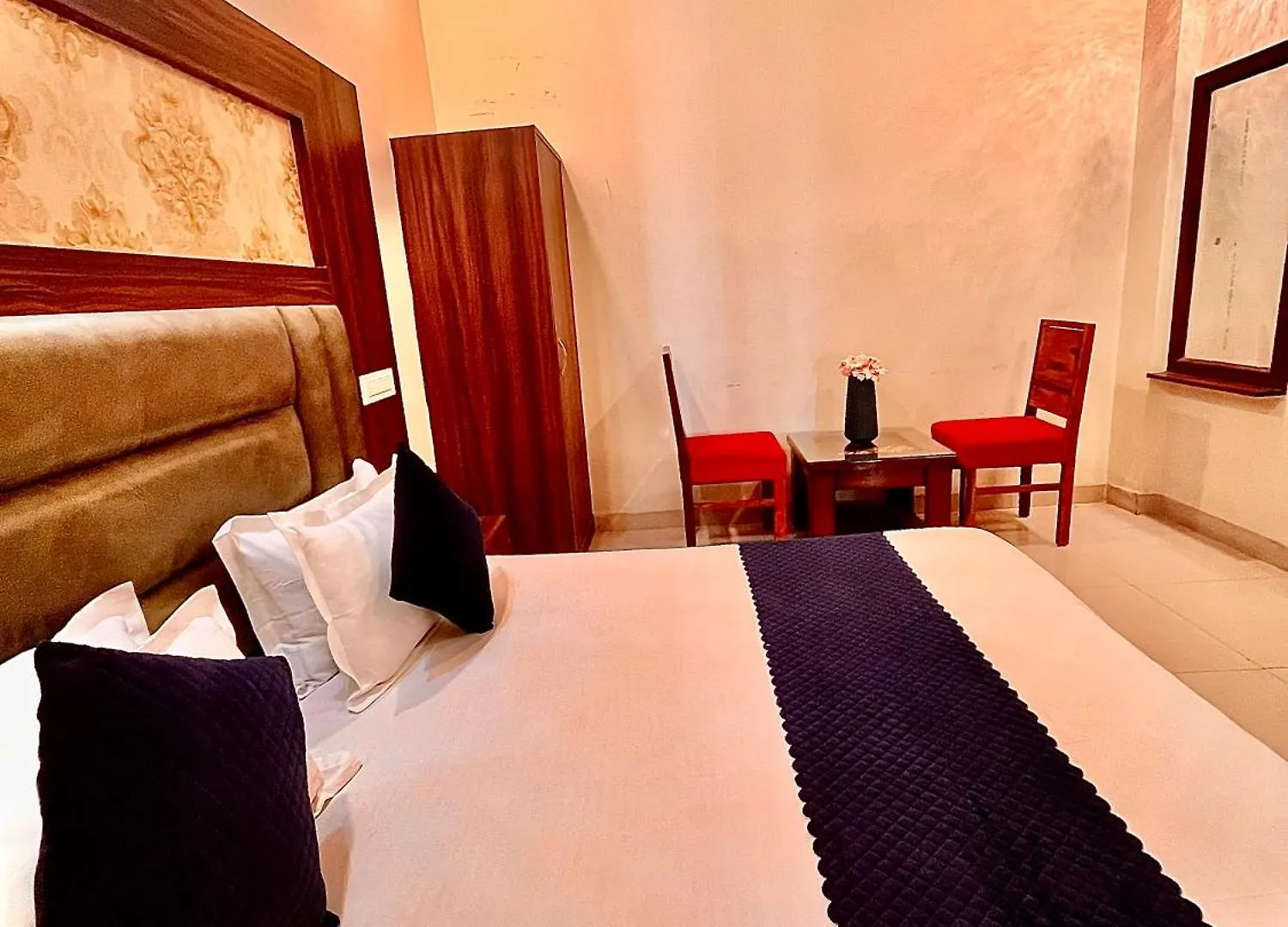 Hotel Woodlark Zirakpur Chandigarh !! Top Rated & Most Awarded Properties In Tricity !!