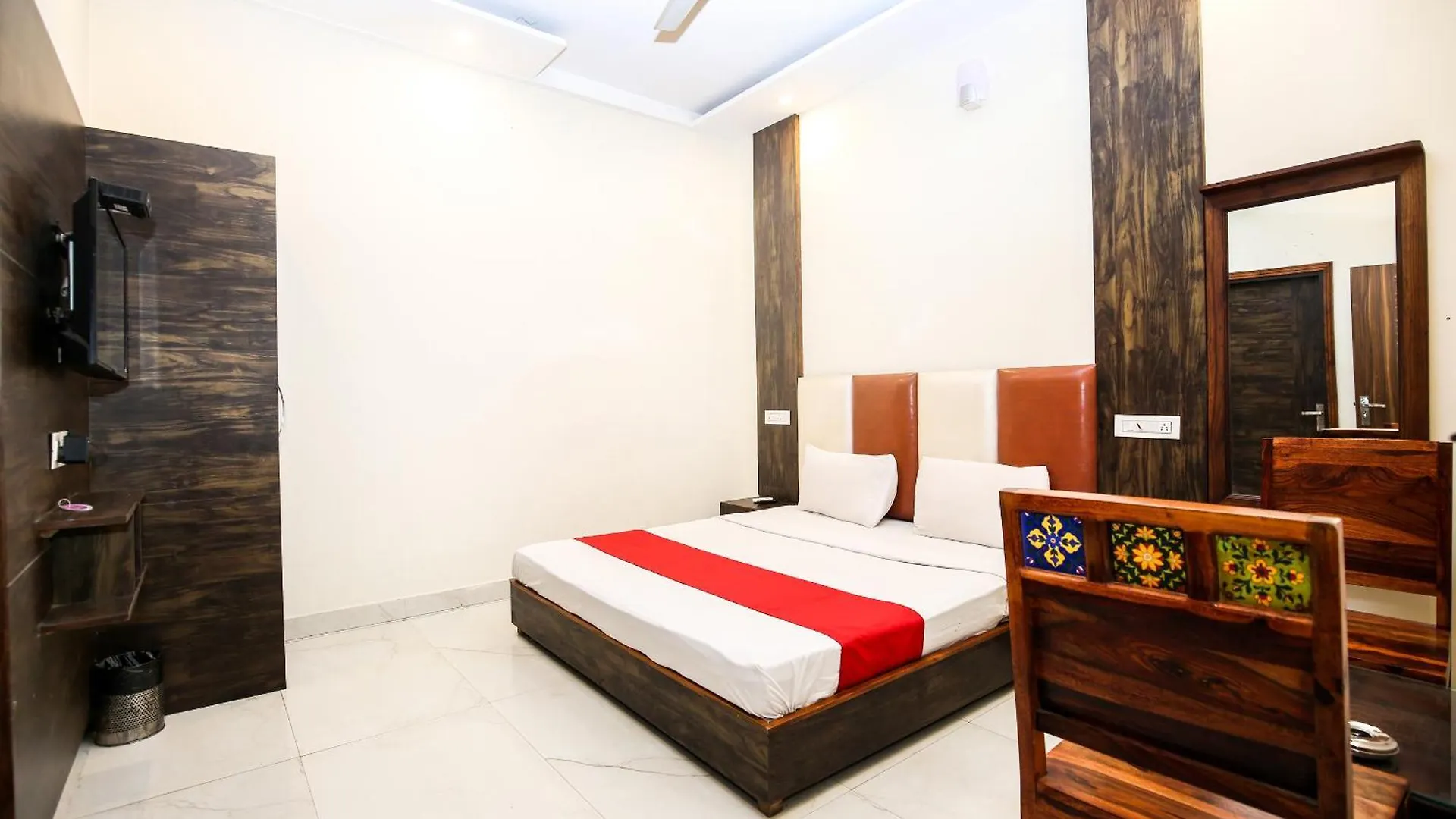 Hotel Woodlark Zirakpur Chandigarh !! Top Rated & Most Awarded Properties In Tricity !!