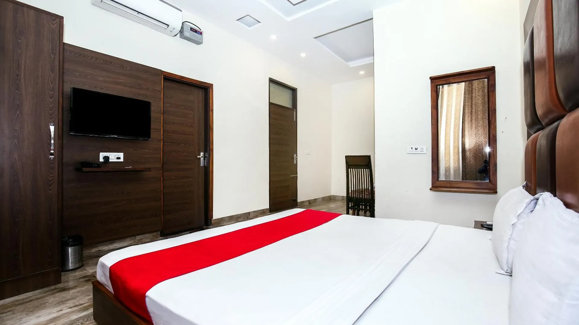 Hotel Woodlark Zirakpur Chandigarh !! Top Rated & Most Awarded Properties In Tricity !! 4*,