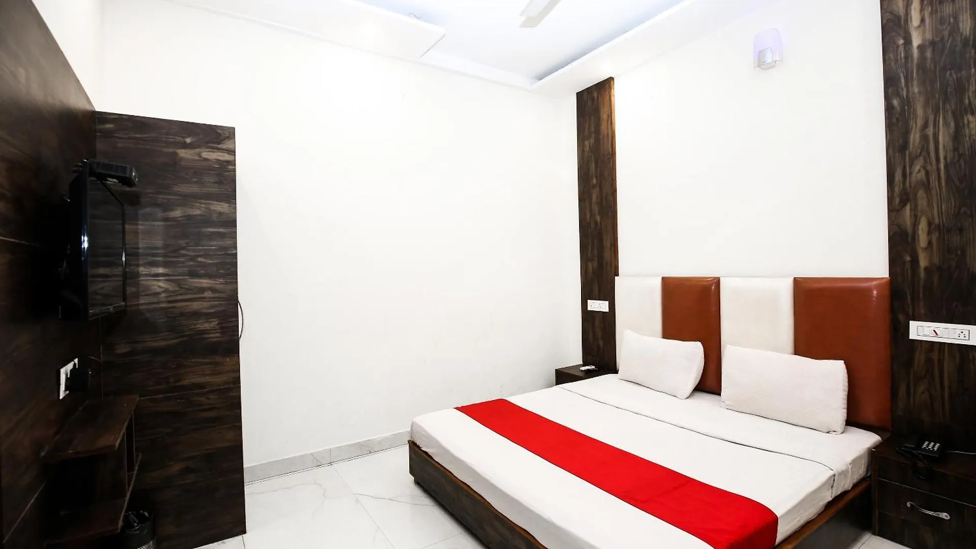 Hotel Woodlark Zirakpur Chandigarh !! Top Rated & Most Awarded Properties In Tricity !! India