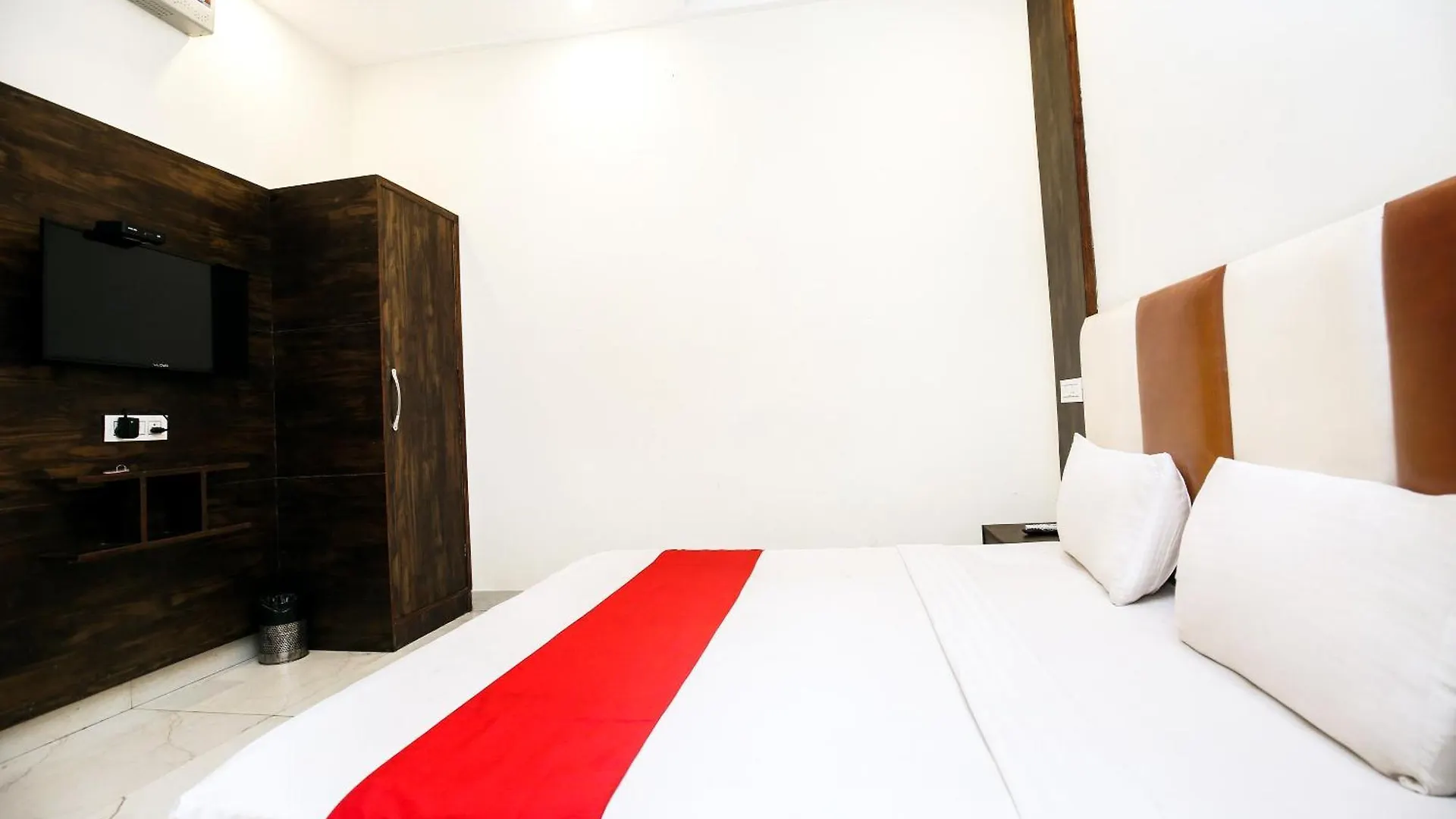 Hotel Woodlark Zirakpur Chandigarh !! Top Rated & Most Awarded Properties In Tricity !!
