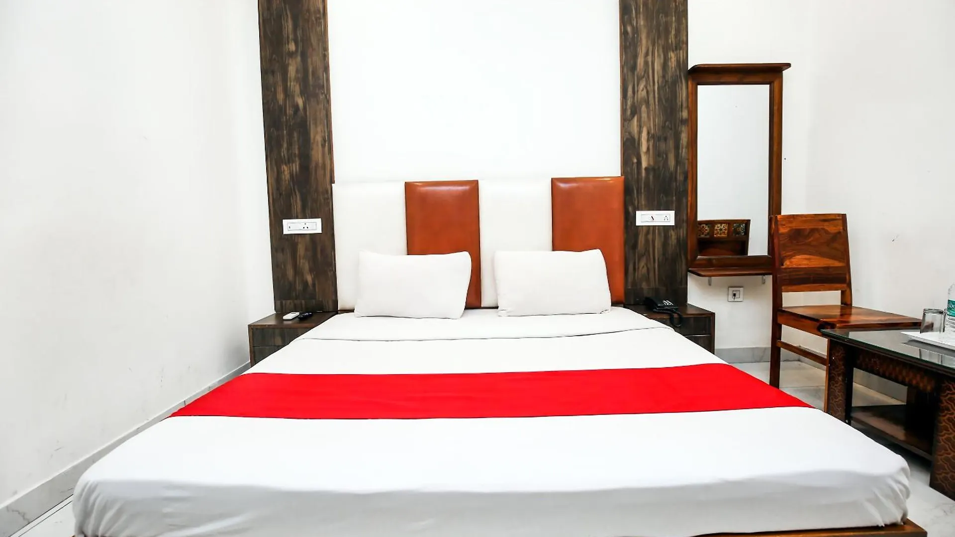 ****  Hotel Woodlark Zirakpur Chandigarh !! Top Rated & Most Awarded Properties In Tricity !! India